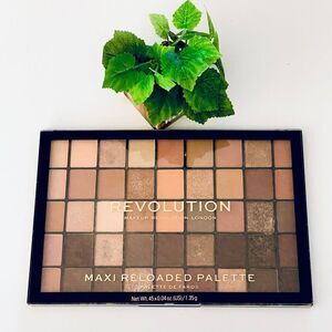 Revolution Maxi Reloaded 45 Eyeshadow Palette Nude Tan Brown Sparkly & Matte